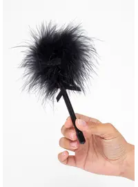 נוצה שחורה למשחקי דגדוג וגירוי