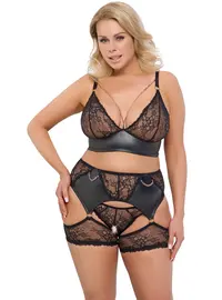 סט הלבשה תחתונה חזייה, תחתונים ללא מפשעה וחגורת ביריות עם ביריות | Bra Set 3 |