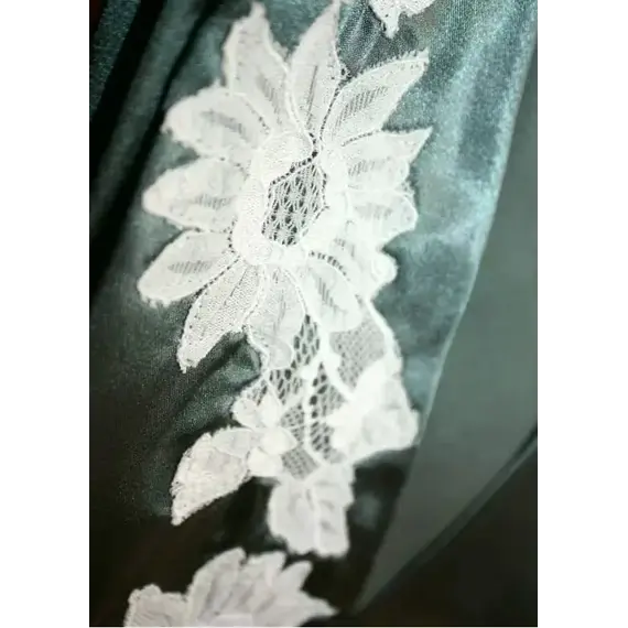 כותונת סאטן ירוקה עם כתפיות תחרה לבנות KOMILFO, ירוק, 5XL, 2 image