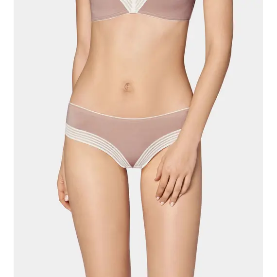 תחתון ללא תפר בגזרת היפסטר | מודל | WOW Embrace Hipster