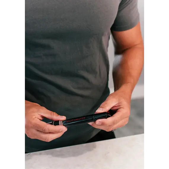 בושם לאישה בעל פירומונים לפיתוי גברים | BLACK MATCHMAKER 10ml, EYE OF LOVE